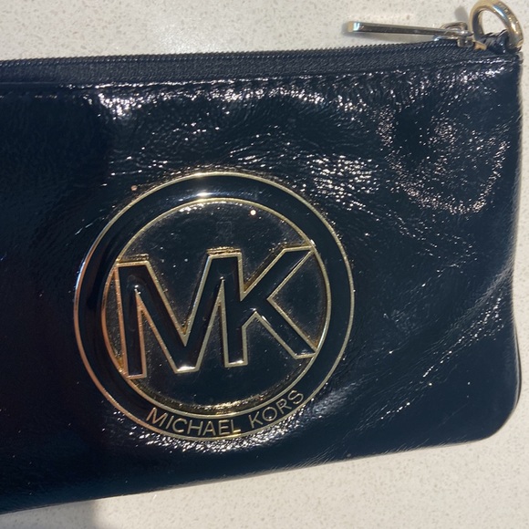 Michael Kors MK logo Shiny Black Zipper Wallet - Picture 12 of 15
